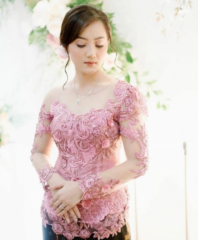 25 Inspirasi Desain Kebaya Modern Untuk Anak Muda